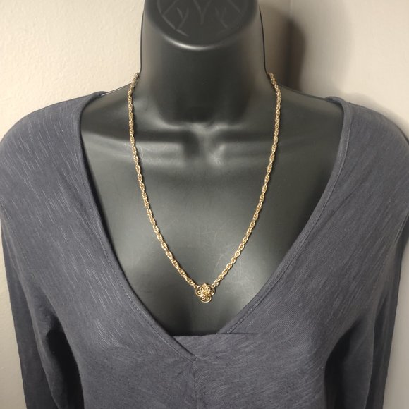 Vintage Metal Necklace With Small Pendant 22 1/2 Inches Long - Picture 6 of 13